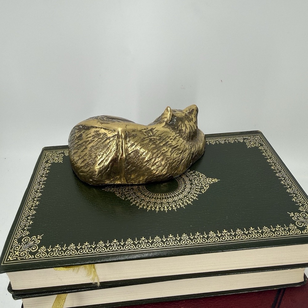 VINTAGE BRASS SLEEPING KITTEN BOOK SITTER DECORATIVE FIGURINE - Picture 5 of 10